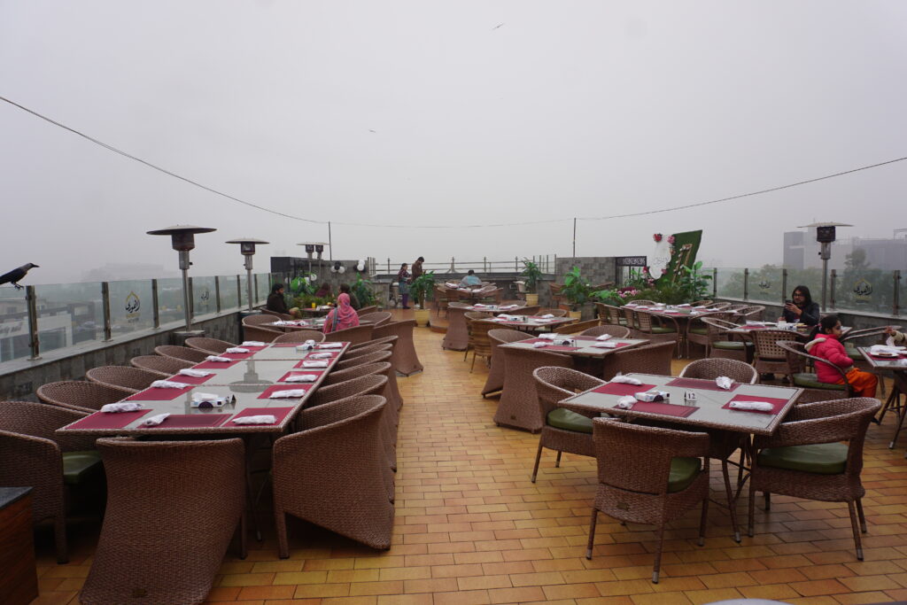 top rooftop dining place in Lahore